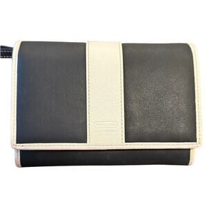 Coach Leatherware Navy & Ivory Smooth Leather Bifold Wallet Vintage 2000s